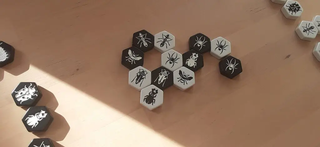 Hive es un juego táctico inspirado en el ajedrez